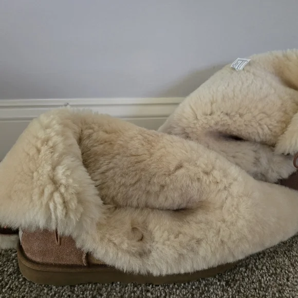 Uggs Women's Tan Suede Boots - Picture 5 of 9